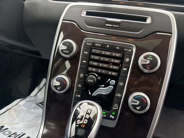 2016 Volvo XC70 T5 Platinum