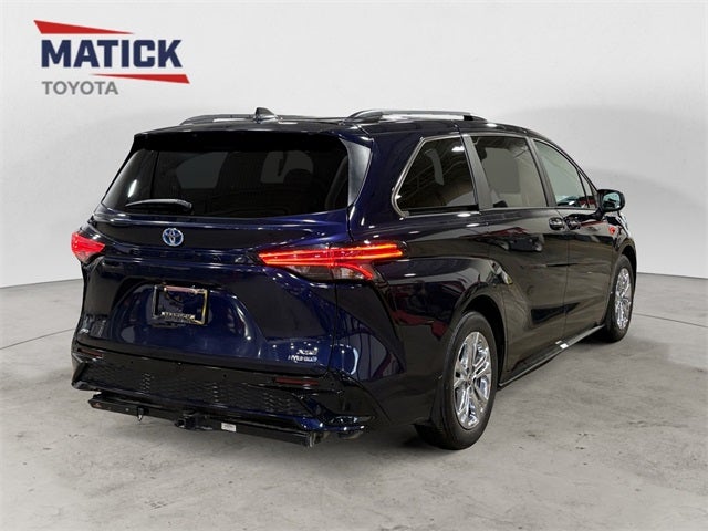 2023 Toyota Sienna XSE 7 Passenger