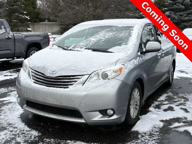 2014 Toyota Sienna XLE 8 Passenger